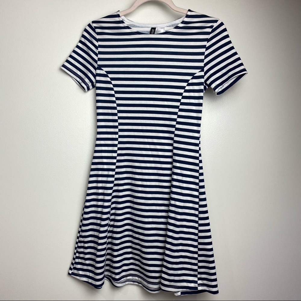 Divided by H&M Sz 6 navy & white striped dress